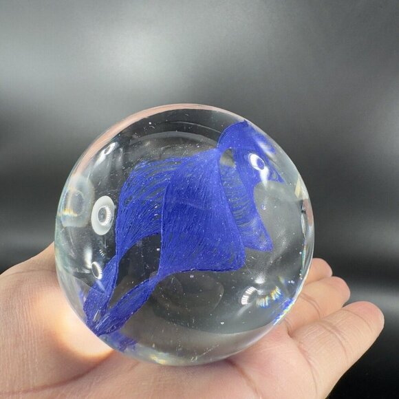 Round Art Glass Paperweight Figure Clear With Cobalt Blue Spiral Swirl Center - Picture 8 of 11